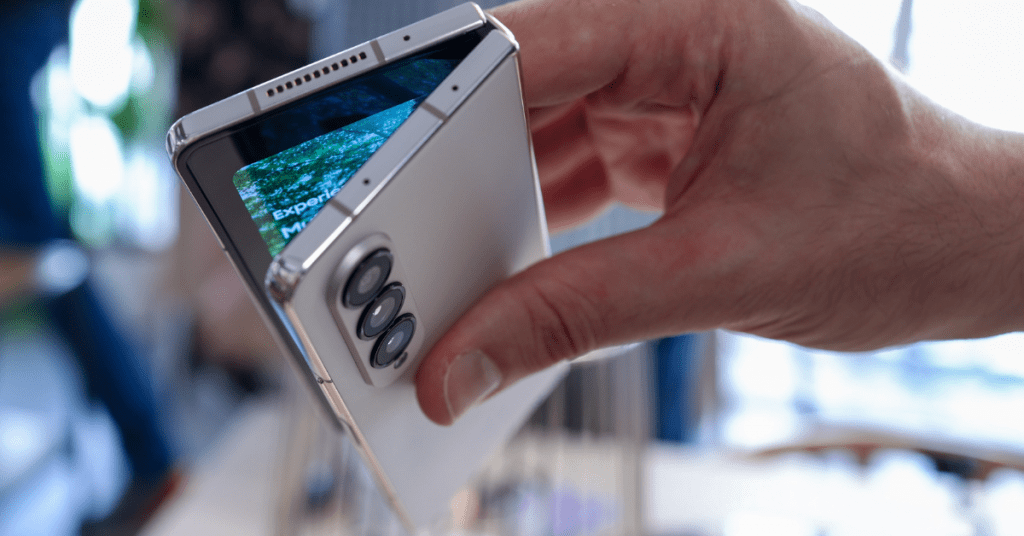 Exploring Samsung Galaxy Z Fold 4 : Review & Features